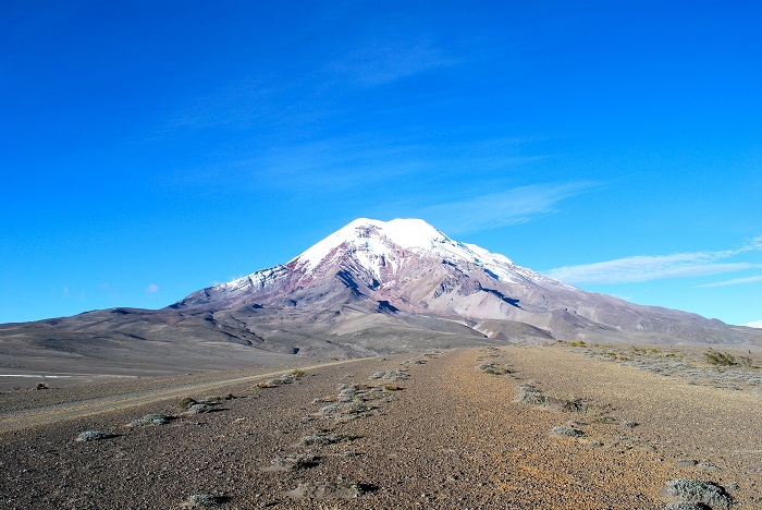 Mount Everest isn`t really the tallest mountain on Earth